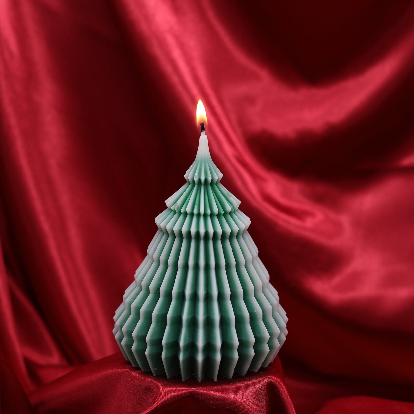 Christmas tree candle | Christmas décor | housewarming |custom holiday gifts| custom Christmas gift | Christmas tree |soywax