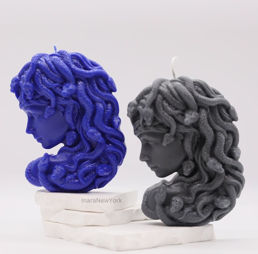 medusa candle, minimalistic home décor, modern home décor, branded home décor, roman home décor, birthday, housewarming gift, anniversary gift, medusa head candle, luxury medusa candle, woman with snake candle, snake woman