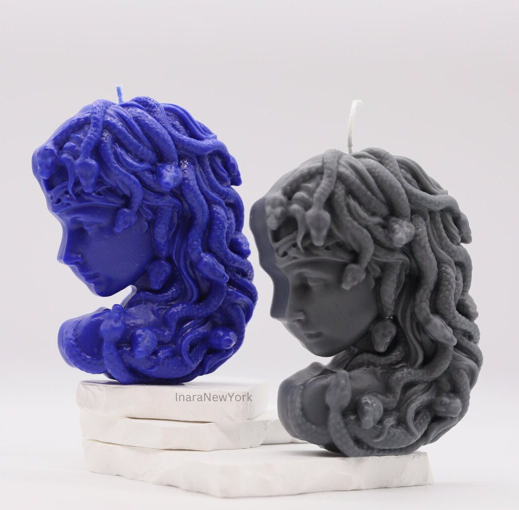 medusa candle, minimalistic home décor, modern home décor, branded home décor, roman home décor, birthday, housewarming gift, anniversary gift, medusa head candle, luxury medusa candle, woman with snake candle, snake woman