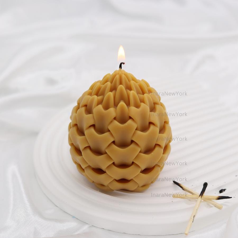 Nature-Inspired Foliage Bud Candle for a Cozy Ambiance - Unique Modern Swirl - Shaped Candle - Perfect Gift for Plant Lovers