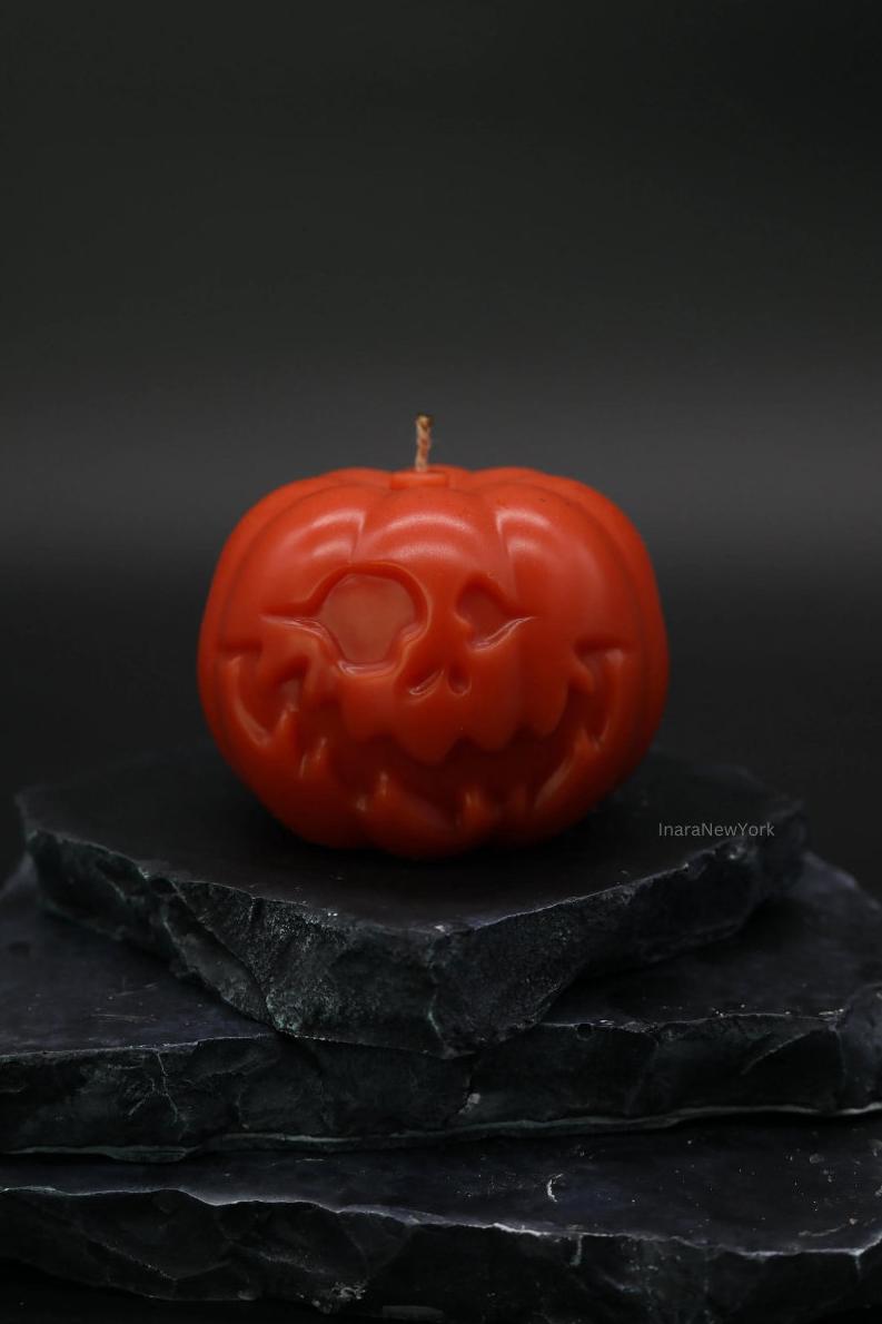 Pumpkin Scary candle | Halloween décor | fall candle | sculptural candle | housewarming | handmade | pumpkin shaped candle