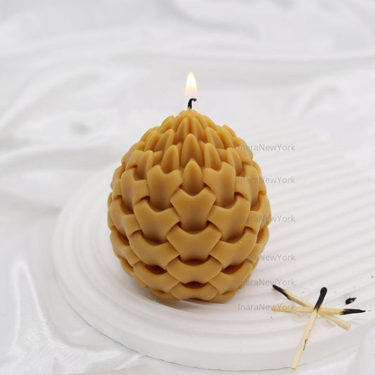 Nature-Inspired Foliage Bud Candle for a Cozy Ambiance - Unique Modern Swirl - Shaped Candle - Perfect Gift for Plant Lovers