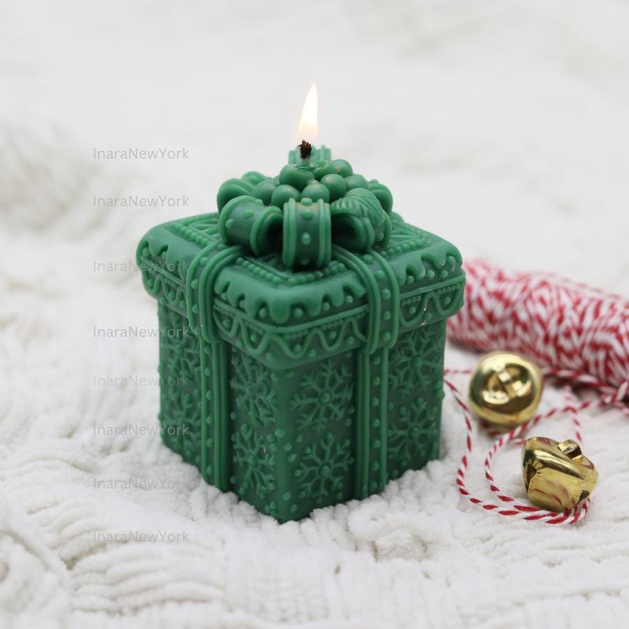 Handmade Christmas Gift Candle - Festive Holiday Decor