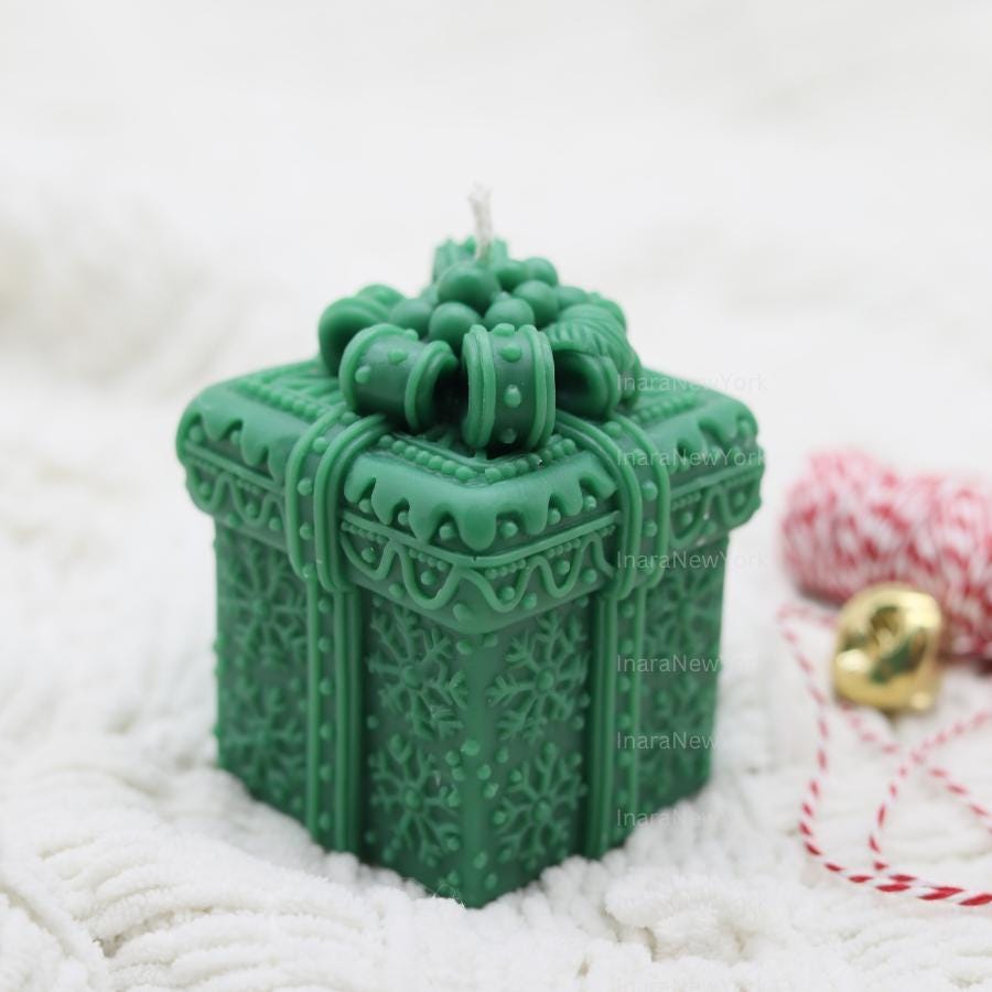 Handmade Christmas Gift Candle - Festive Holiday Decor