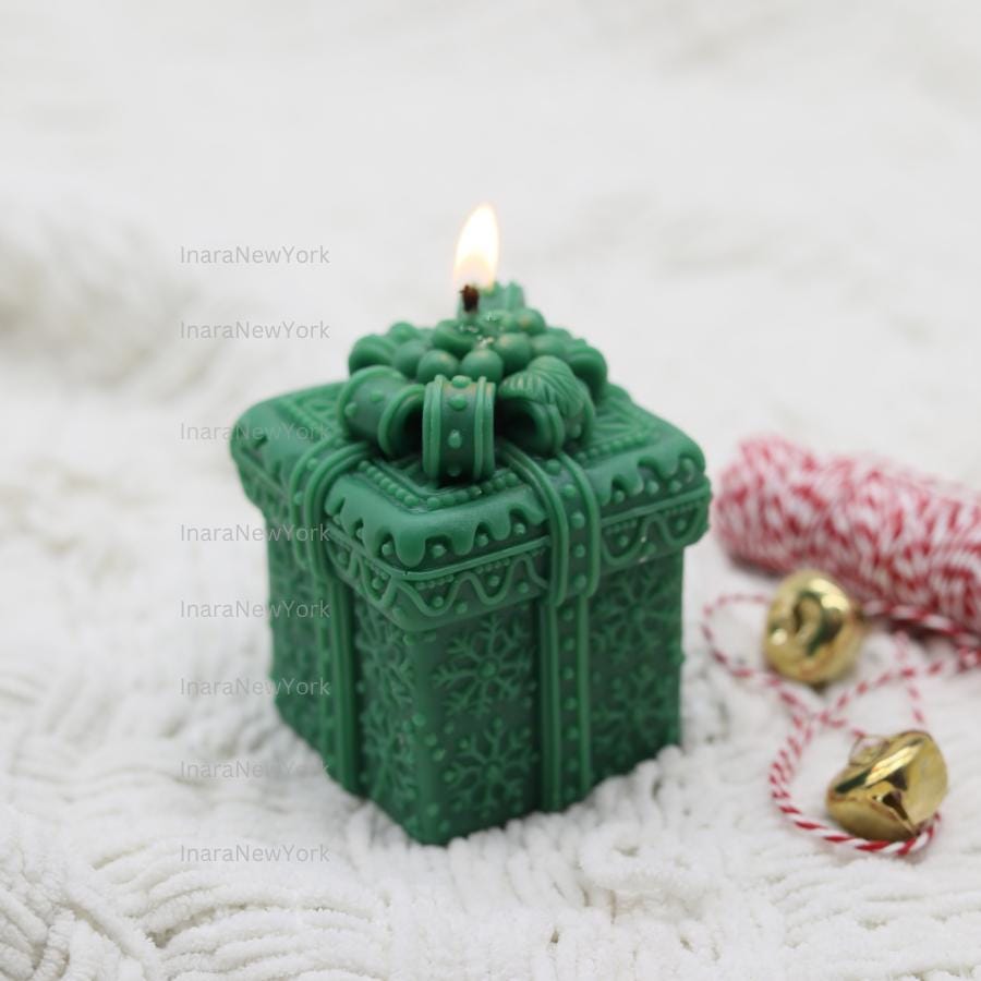 Handmade Christmas Gift Candle - Festive Holiday Decor