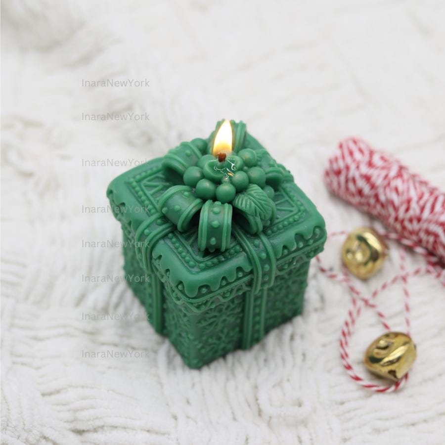 Handmade Christmas Gift Candle - Festive Holiday Decor